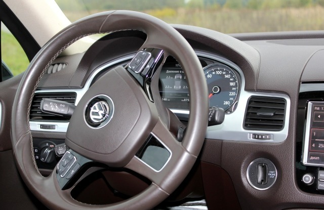 Volkswagen Touareg black