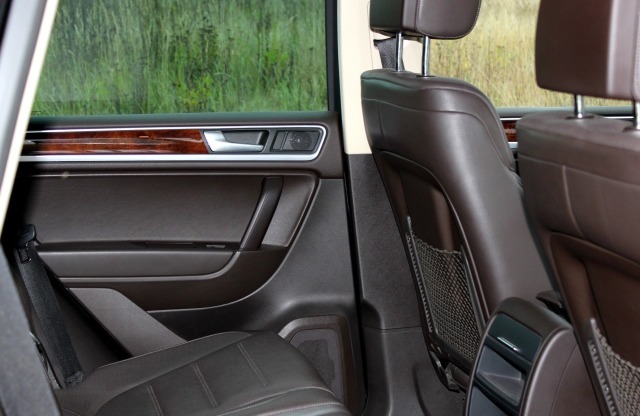 Volkswagen Touareg black