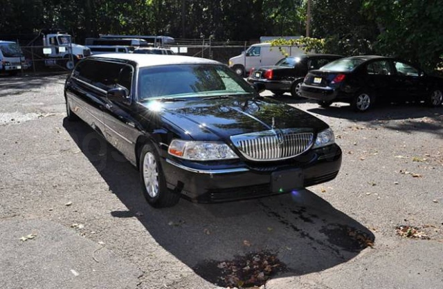 Lincoln Town Car black