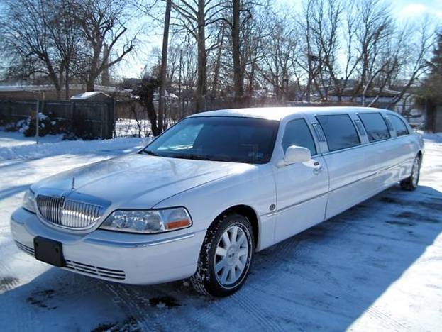 Lincoln Town Car Limousine (ELIT)