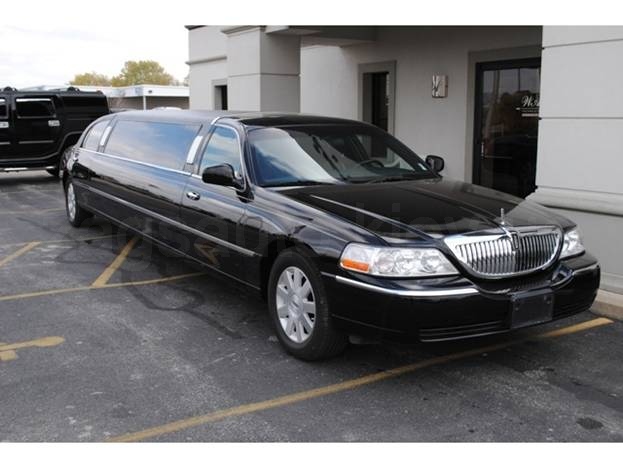 Lincoln Town Car Limousine (black)