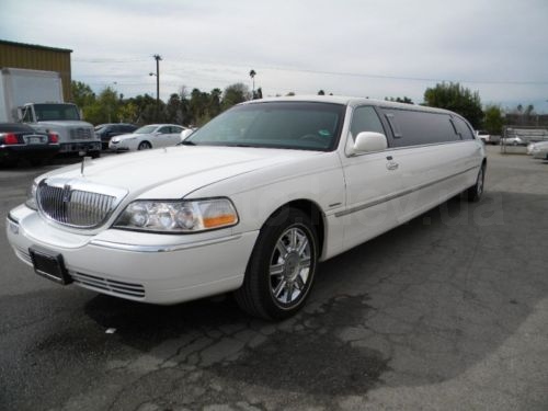 Lincoln Town Car Limousine (LUX)