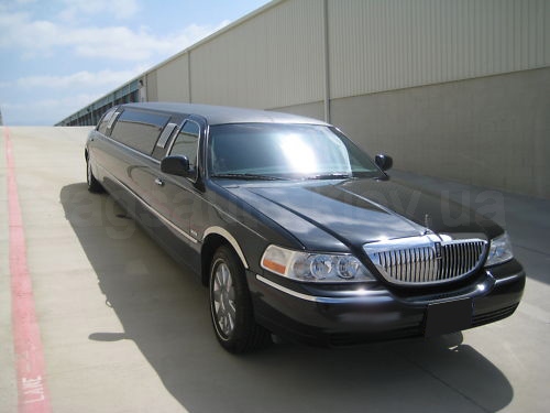 Lincoln Town Car Limousine (black)