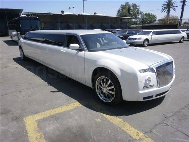 Chrysler 300C Limousine EXC (white)