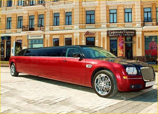 Chrysler 300C Limousine (red)