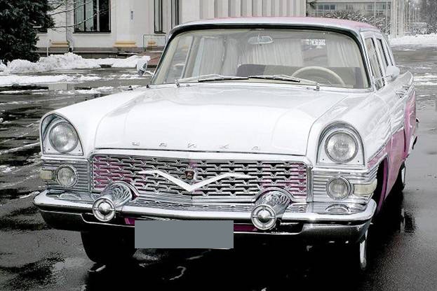 ГАЗ 13 – Чайка (бело-розовая)