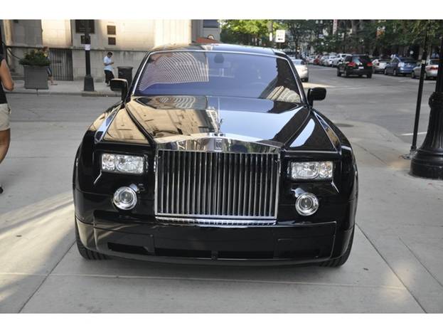 Rolls-Royce Phantom (black)