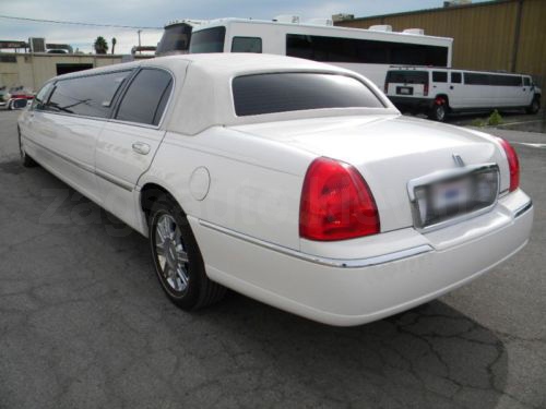 Lincoln Town Car Limousine (LUX)