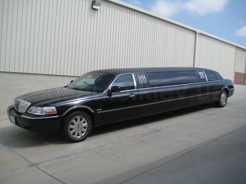 Lincoln Town Car Limousine (black)