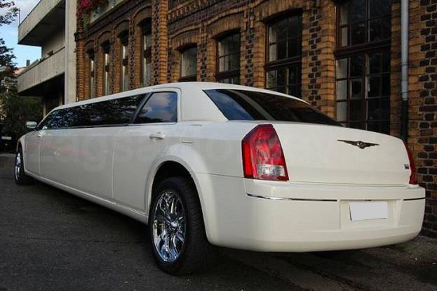 Chrysler 300C Limousine