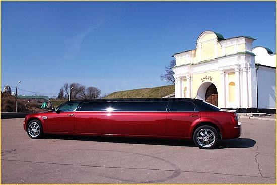 Chrysler 300C Limousine (red)