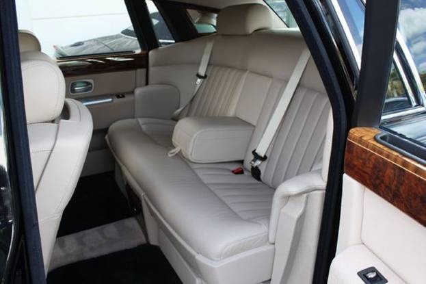 Rolls-Royce Phantom (black)