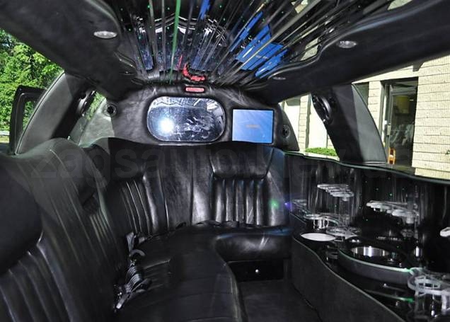 Lincoln Town Car black