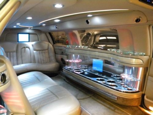 Lincoln Town Car Limousine (LUX)