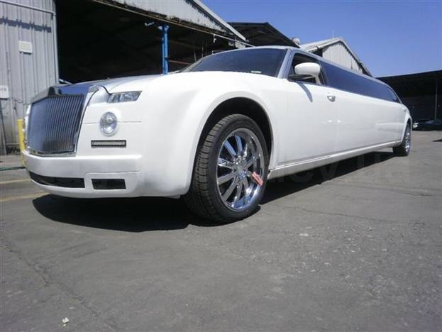 Chrysler 300C Limousine EXC (white)