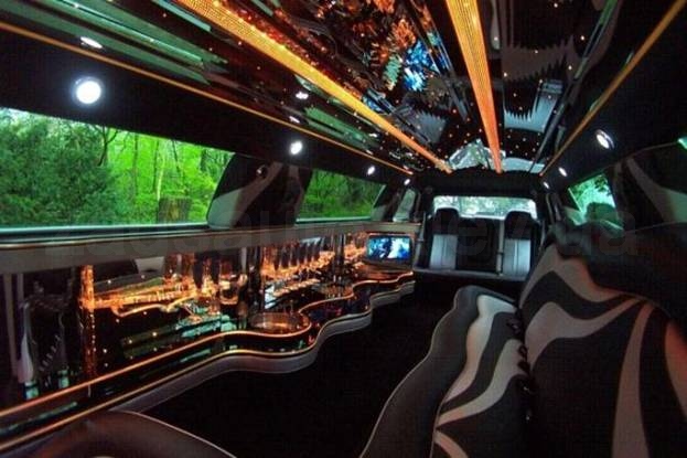 Chrysler 300C Limousine (black)