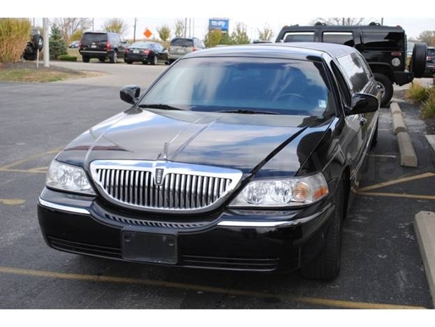 Lincoln Town Car Limousine (black)
