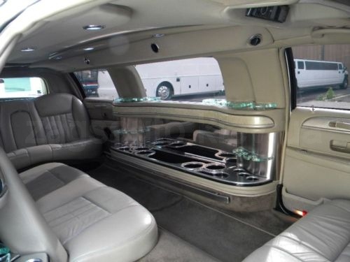 Lincoln Town Car Limousine (LUX)