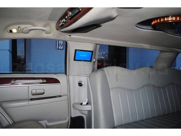 Lincoln Town Car Limousine (VIP)