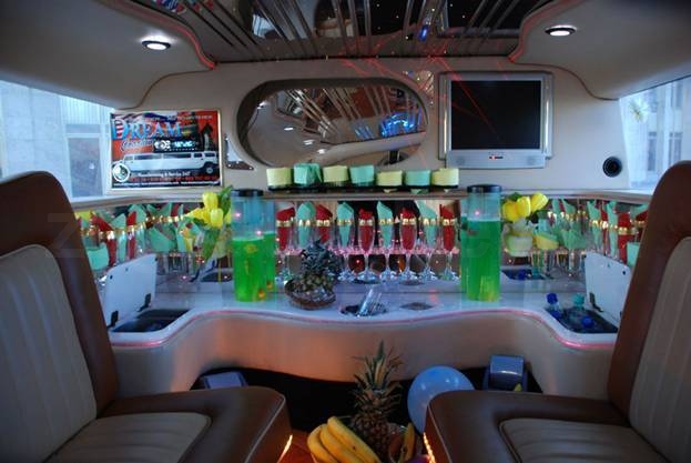 Hammer H2 Limousine (black)