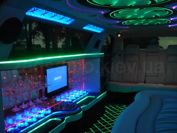 Rolls Royce Phantom Limo (white)