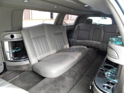 Lincoln Town Car Limousine (LUX)