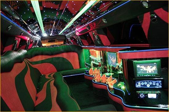 Chrysler 300C Limousine (red)