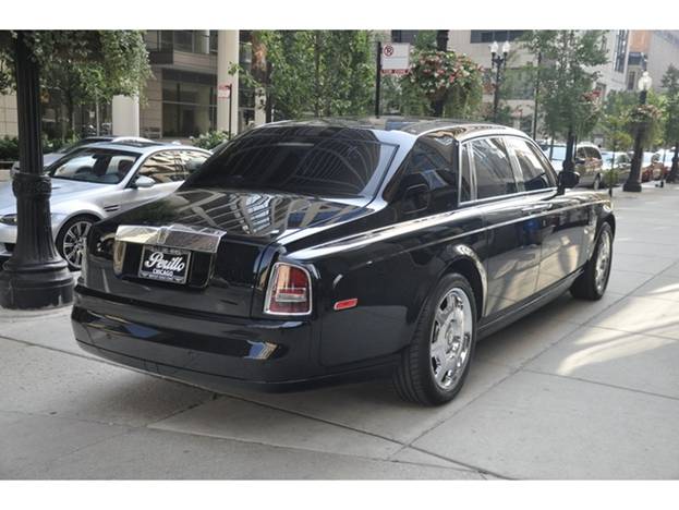 Rolls-Royce Phantom (black)