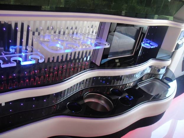 Ford Mustang Limousine (white)