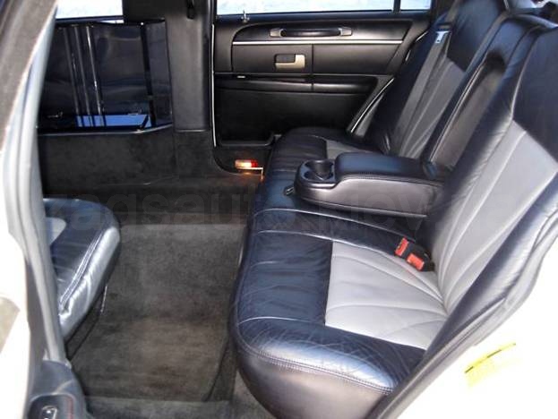 Lincoln Town Car Limousine (ELIT)