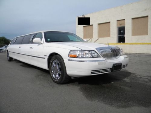 Lincoln Town Car Limousine (LUX)
