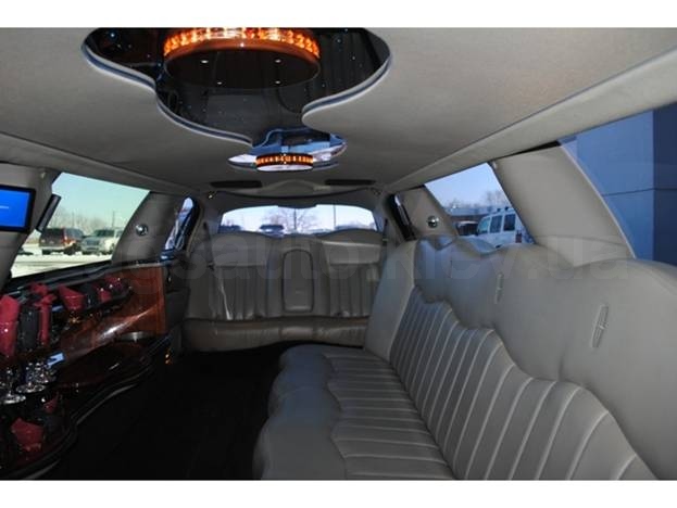 Lincoln Town Car Limousine (VIP)
