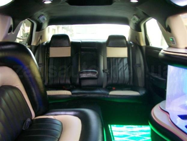 Chrysler 300C Limousine EXC (white)