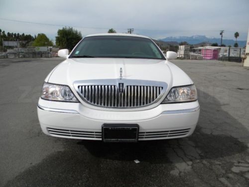 Lincoln Town Car Limousine (LUX)