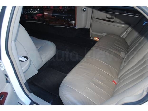 Lincoln Town Car Limousine (VIP)