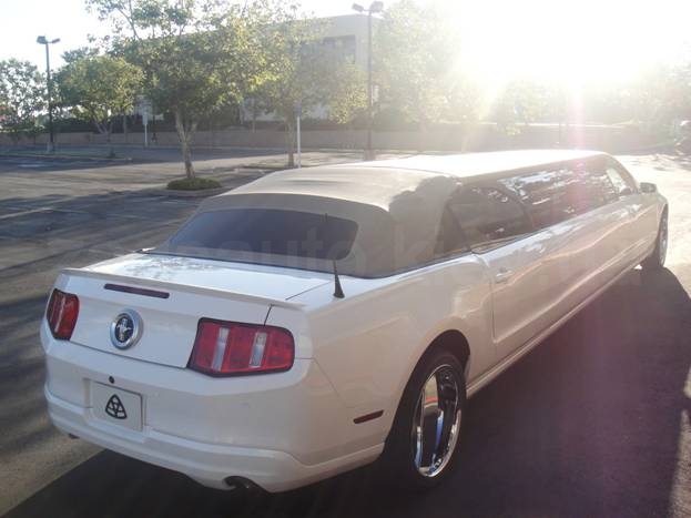 Ford Mustang Limousine (white)
