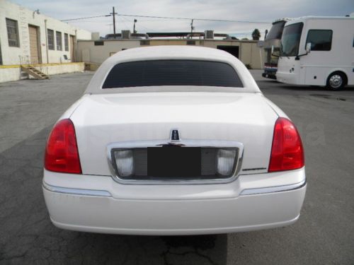 Lincoln Town Car Limousine (LUX)