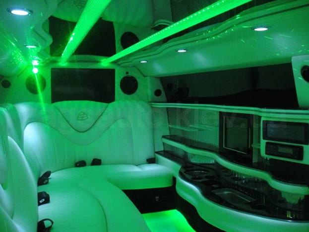 Ford Mustang Limousine (white)