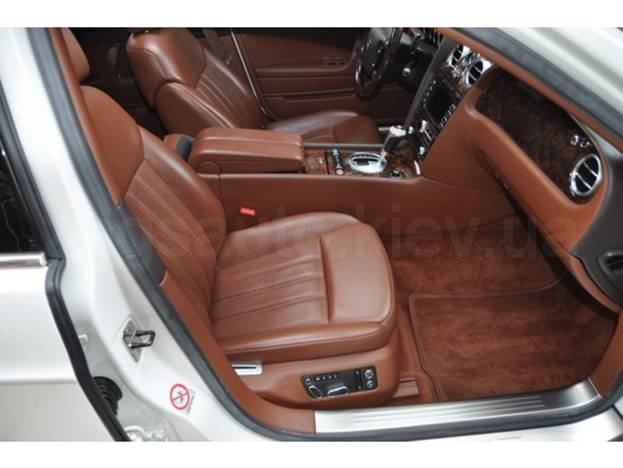 Bentley Flying Spur (white)