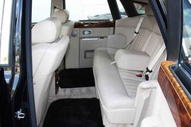 Rolls-Royce Phantom (black)