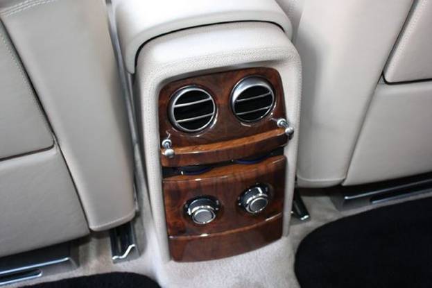 Rolls-Royce Phantom (black)