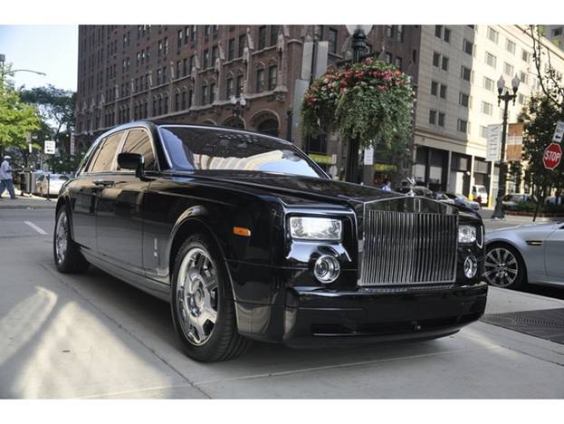 Rolls-Royce Phantom (black)