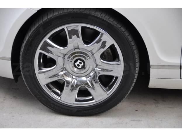 Bentley Flying Spur (white)