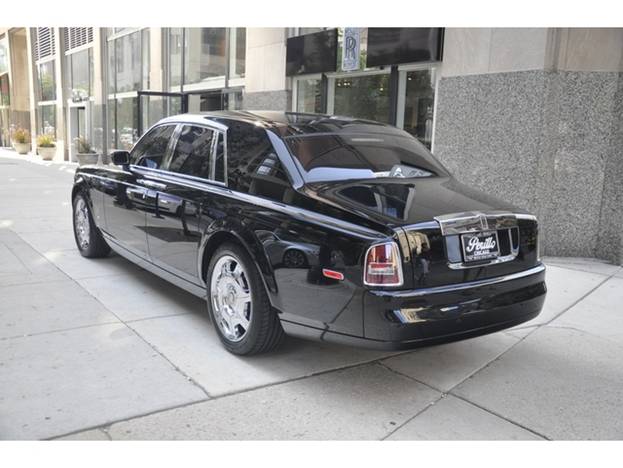 Rolls-Royce Phantom (black)
