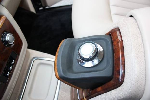 Rolls-Royce Phantom (black)