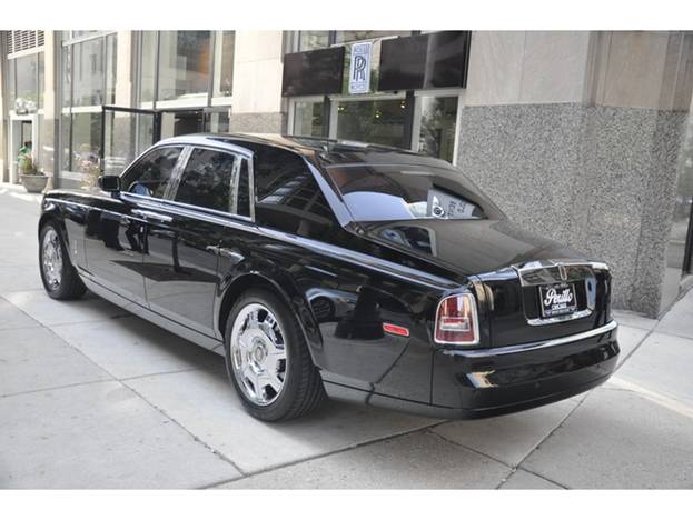 Rolls-Royce Phantom (black)