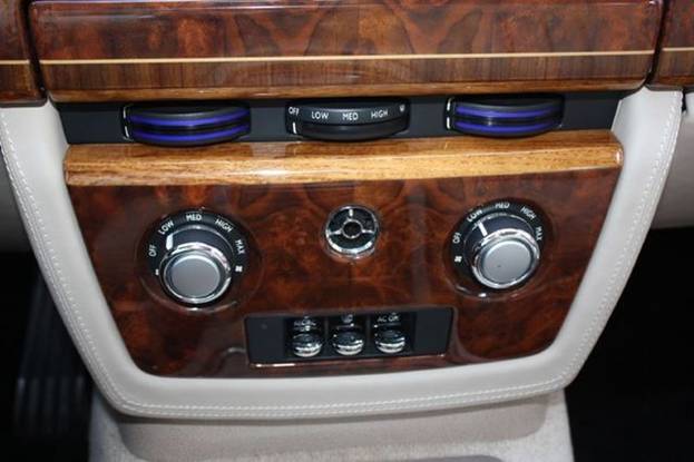 Rolls-Royce Phantom (black)