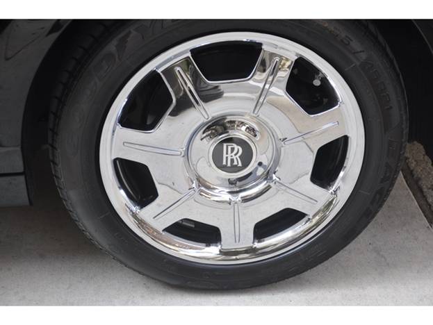 Rolls-Royce Phantom (black)