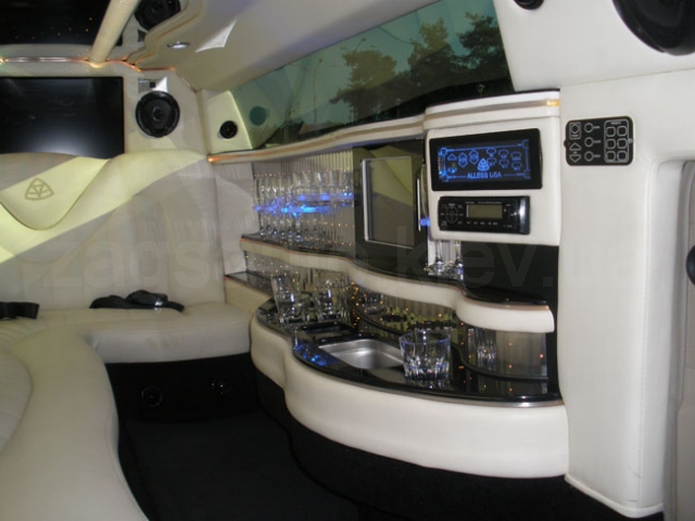 Ford Mustang Limousine (white)