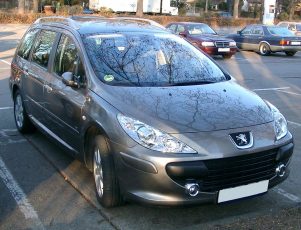 1280px-Peugeot_307_SW_front_20071217